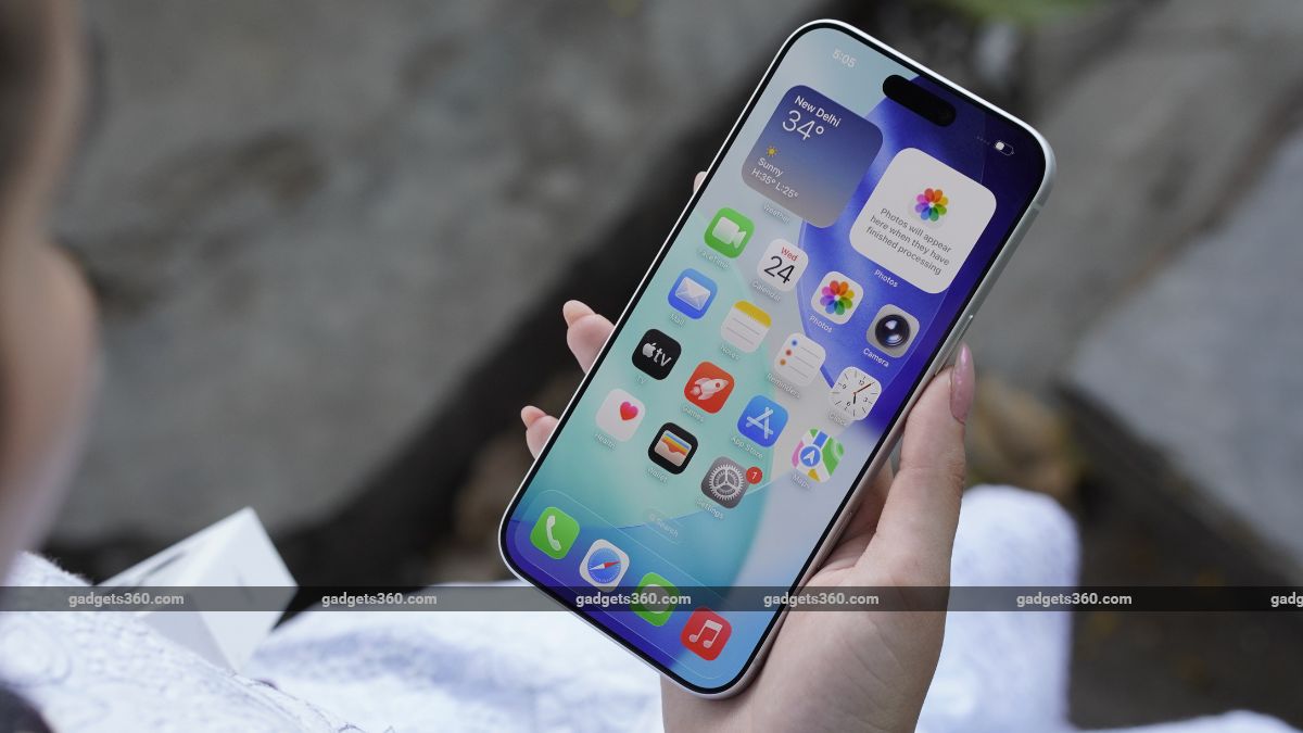Apple Releases iOS 26.0.1 Update With Fixes for Bluetooth, Camera, and Cellular Issues on iPhone 17 and iPhone Air