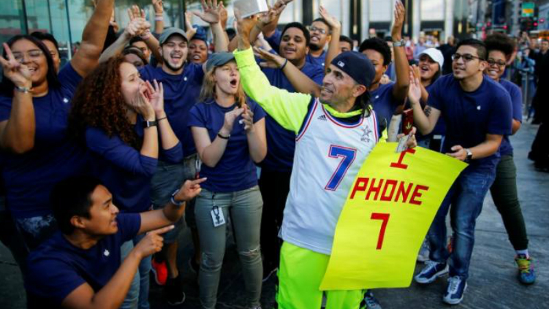 iPhone Fever: 10 Crazy Things People Have Done to Get an iPhone