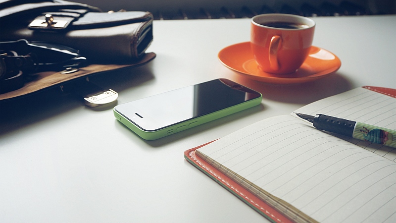 iPhone 8 Can Scan Your Face When Lying Flat; iPhone 7s Has Wireless Charging: Reports