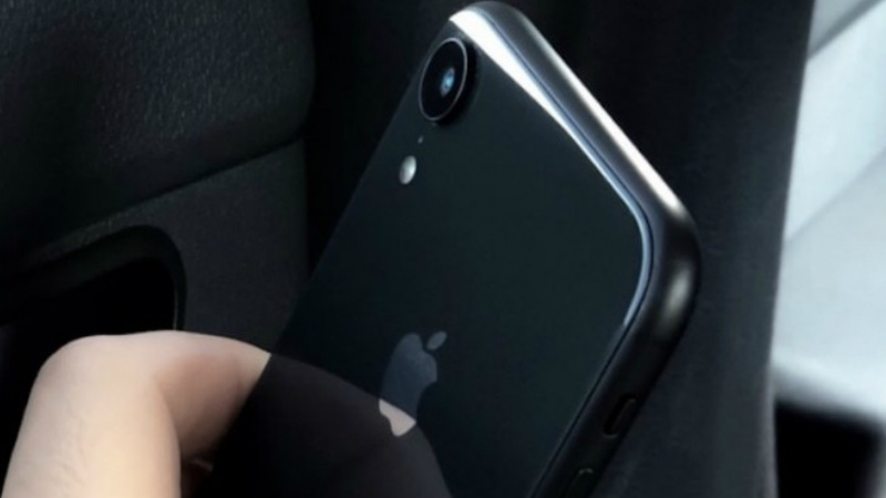 Apple Event Today: 2018 iPhone Models Images, Case Covers, SIM Trays Leak Ahead of Launch