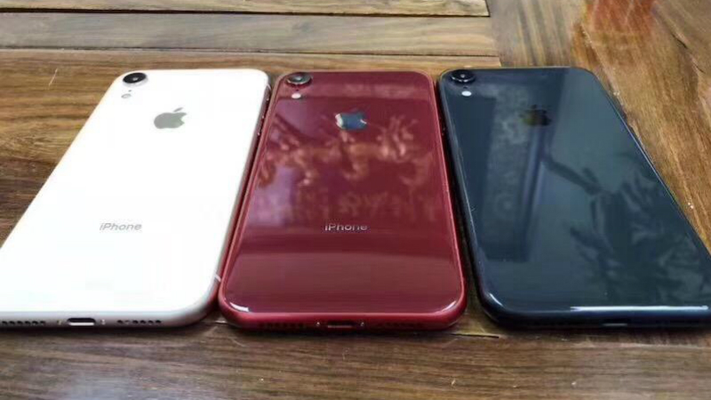 iPhone 2018 6.1-Inch LCD Variant's Alleged Dummies Show 4 Colours, Dual SIM Slot