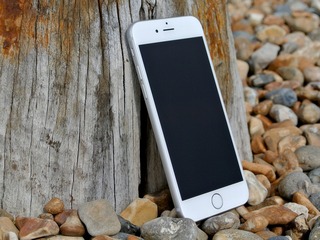 Apple Sees &#039;Strong Demand&#039; for Replacement iPhone Batteries, May Offer Rebates to Those Who Paid Full Price