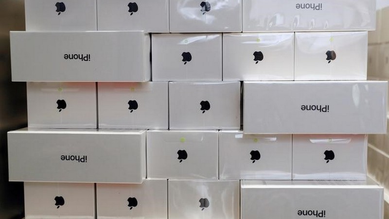 Apple Said to Launch iPhone With 'Screen Close to 6.5-Inches' This Year, 'Considering' Dual-SIM Option