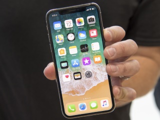 Inside Apple&#039;s Struggle to Get the iPhone X to Market on Time