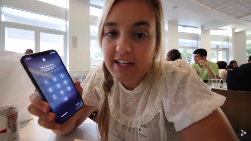 iPhone X Hands-On Video Goes Viral, Apple Allegedly Fires YouTuber&rsquo;s Father