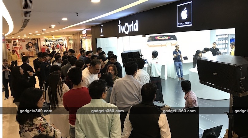iPhone X Launches in India With Long Queues Outside Major Stores