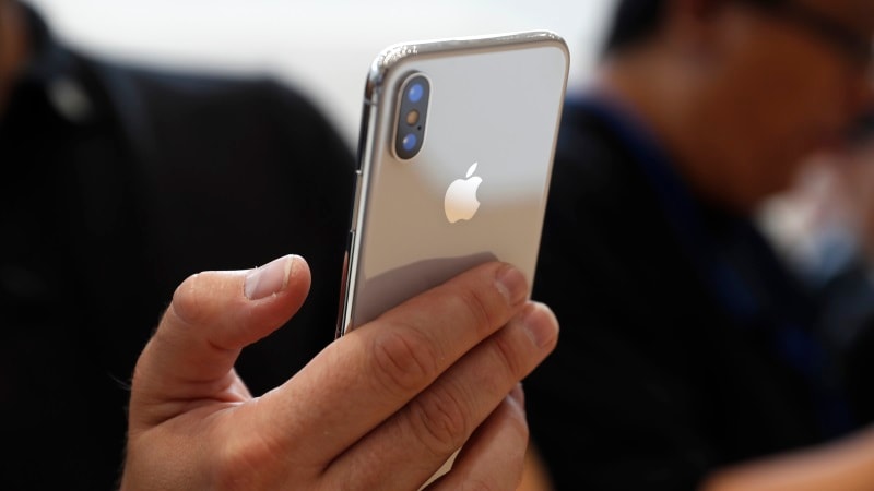 Apple Suppliers Lower 2019 Forecast After ‘Extraordinary’ Drop in Chinese iPhone Demand