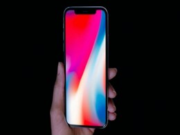 Apple Is Said to Work on Touchless Gesture Controls, Curved Screens for Future iPhone Models Apple Is Said to Work on Touchless Gesture Controls, Curved Screens for Future iPhone Models
