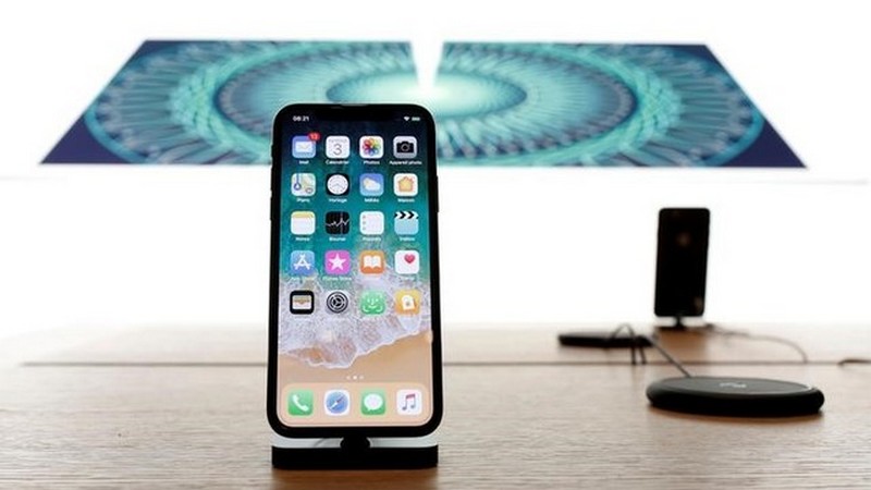Apple Accused of Making False Claims About iPhone X Series Screen Sizes, Pixel Counts