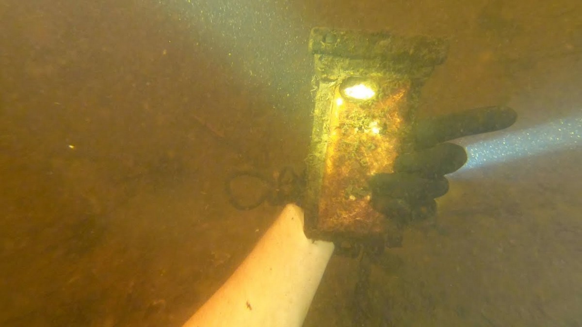 iPhone Lost in River Found Still Working After 15 Months