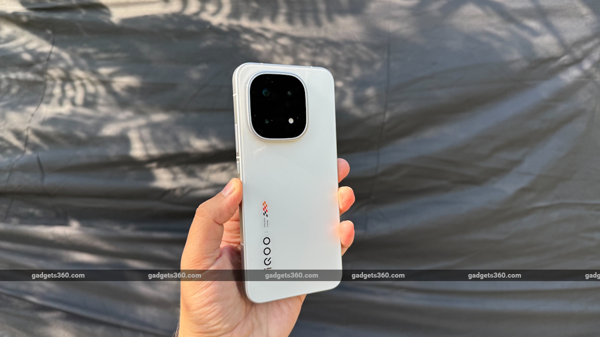 iQOO 15 Pre-Booking Begins Today Ahead of Launch in India on November 26