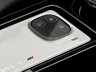 iQoo 12 5G&#039;s Price in India Tipped as Retail Box Leaks Ahead of December 12 Launch