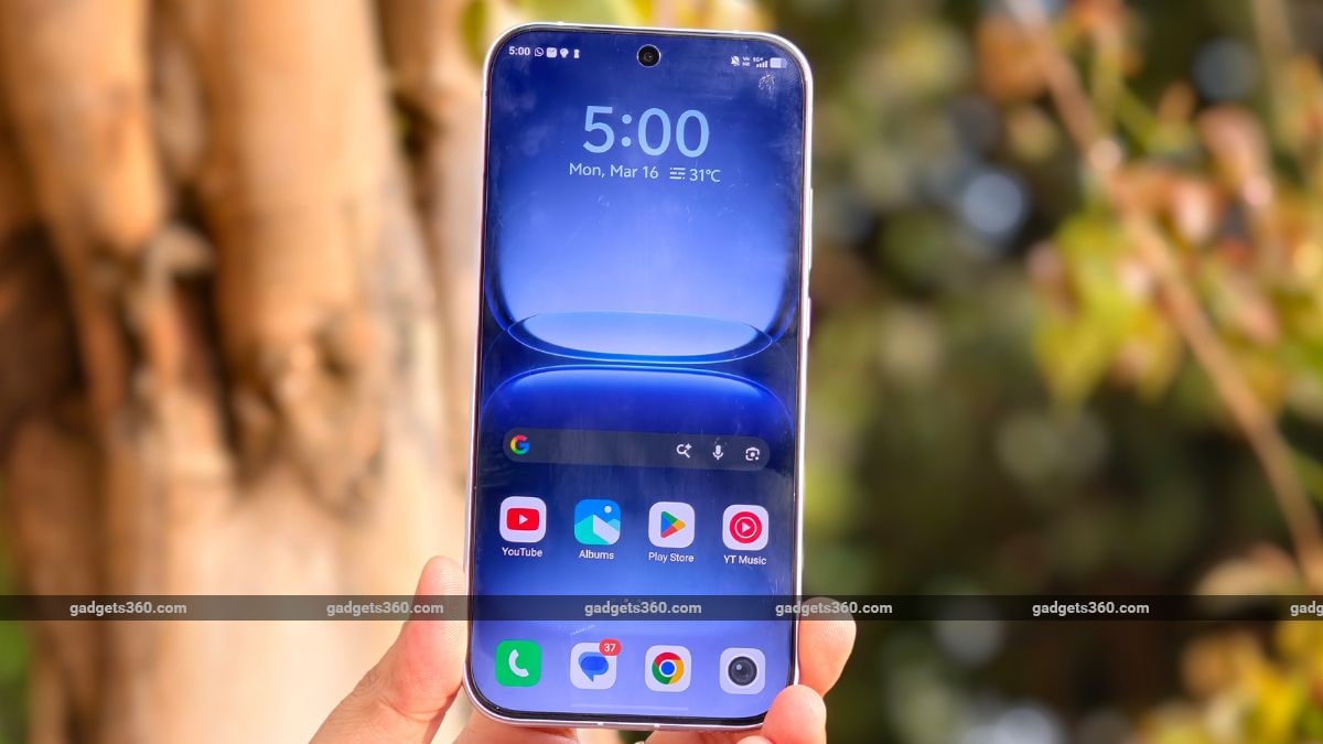 iqoo 15r review ndtv display iQOO 15R