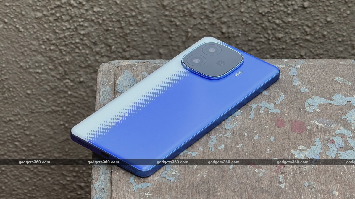 Amazon Black Friday Sale 2025: iQOO Z10x, iQOO Neo 10R and More Smartphones Go on Sale at Discounted Prices