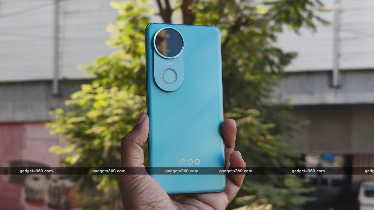 iQOO Z10R Review: Slim and Stylish, but Not for Everyone