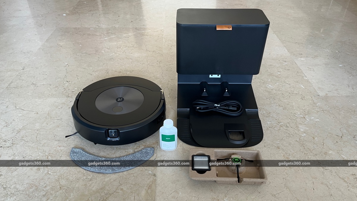 iRobot Roomba Combo j7+ Robot Vacuum Mop Review: Effective, but Expensive