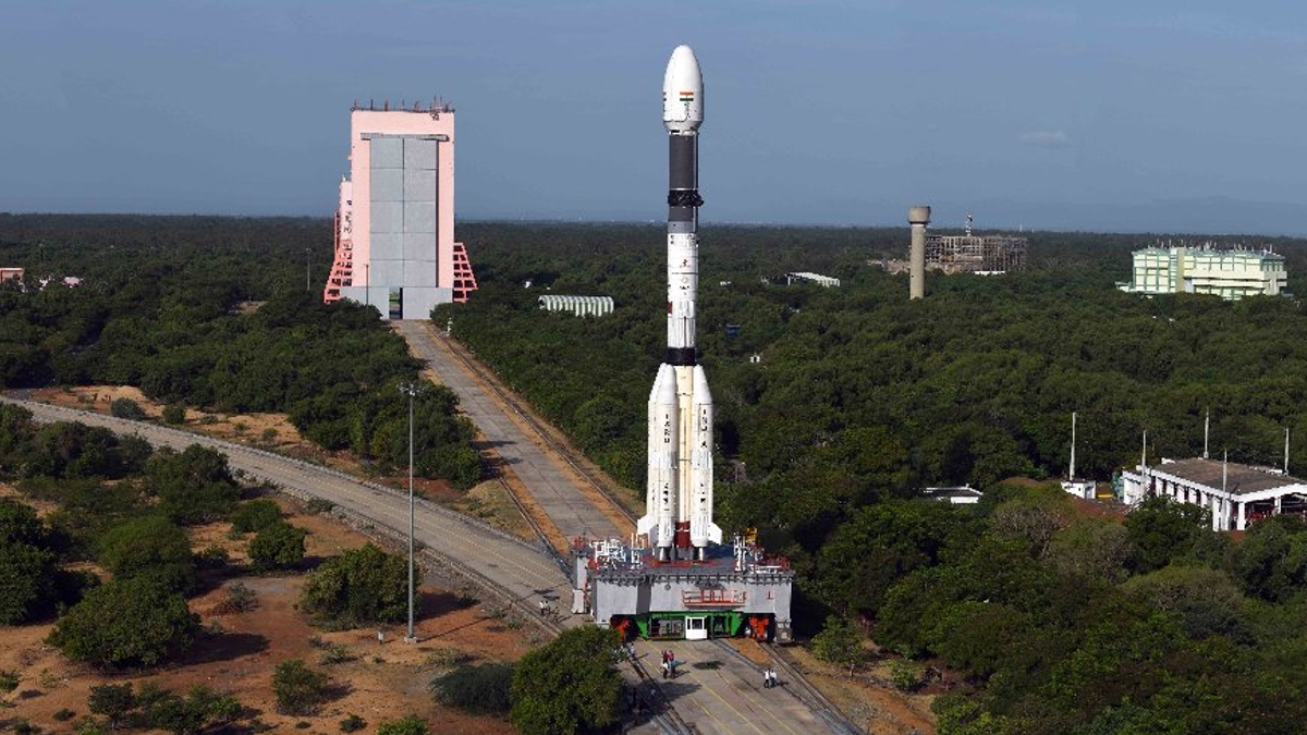 ISRO Set for Commercial Launch of 36 OneWeb Broadband Satellites Aboard Heaviest Rocket LVM3-M2