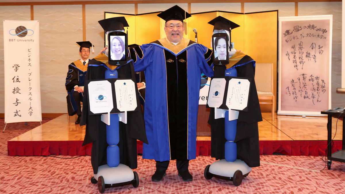 Robots Replace Japanese Students at Graduation Amid Coronavirus