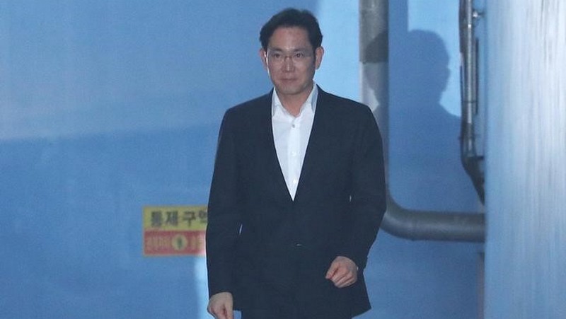 Samsung Heir Jay Y. Lee's Release Lifts Hopes for New Jobs, Investment