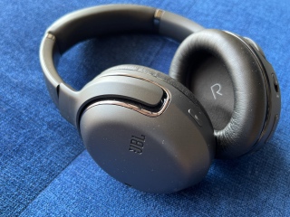 JBL Tour One Wireless Headphones Review: A New Flagship Challenger