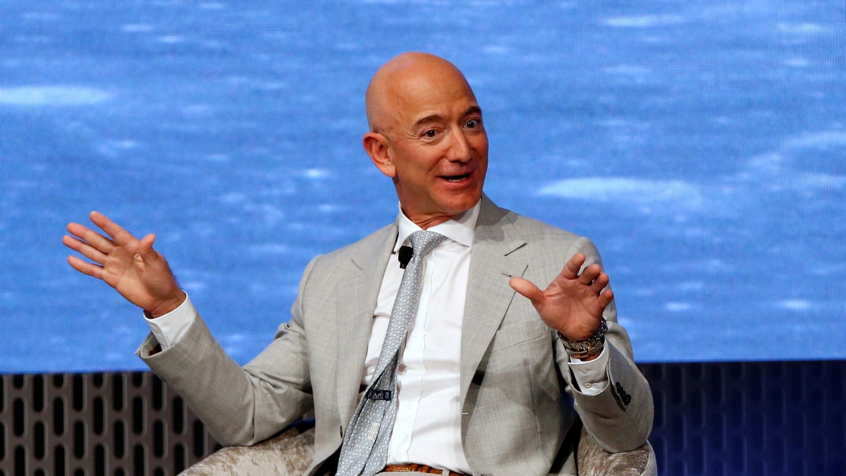 Amazon CEO Jeff Bezos Sued by Girlfriend's Brother Over Defamation