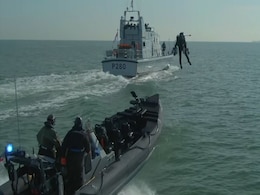 British Navy Tests ‘Iron Man’ Jet Suits for Commando Raids British Navy Tests ‘Iron Man’ Jet Suits for Commando Raids