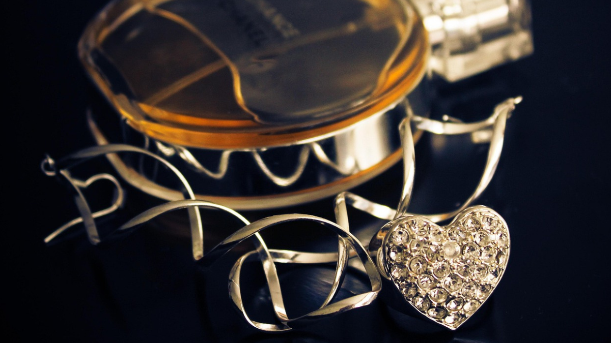 Amazon End of Season Sale: Best Jewellery Deals Under Rs. 999