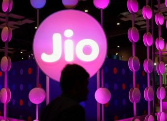 Reliance Lobbies for Satellite Spectrum Auction in New Clash With Starlink