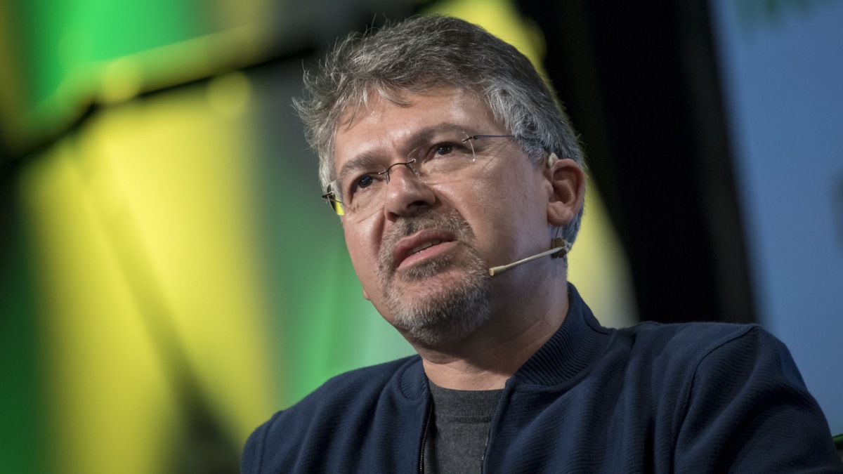 Apple’s Self-Driving Car Unit Handed Over to AI Chief Who Oversees Siri: Report