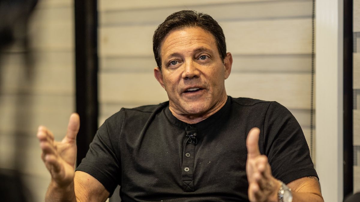 Jordan Belfort Believes Dogecoin, Shiba Inu Creators Should Be Sent to Prison