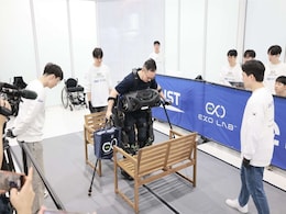 South Korean Researchers Unveil Wearable ‘Iron Man’ Exoskeleton Robot to Help People with Paraplegia Walk South Korean Researchers Unveil Wearable ‘Iron Man’ Exoskeleton Robot to Help People with Paraplegia Walk