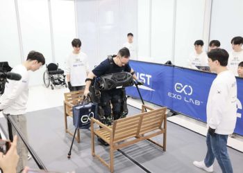 South Korean Researchers Unveil Wearable &lsquo;Iron Man&rsquo; Exoskeleton Robot to Help People with Paraplegia Walk