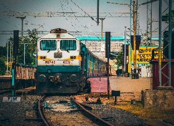 Uber অ্যাপেই কাটা যাবে ট্রেনের টিকিট, ক্যাবের পর নতুন পরিষেবা চালু ভারতে