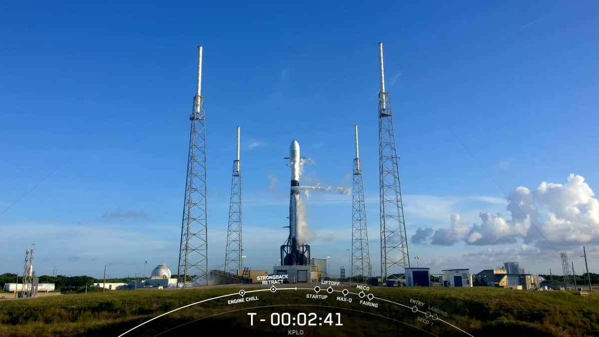 SpaceX Launches South Korea&rsquo;s First Lunar Orbiter Danuri on Falcon 9 Rocket