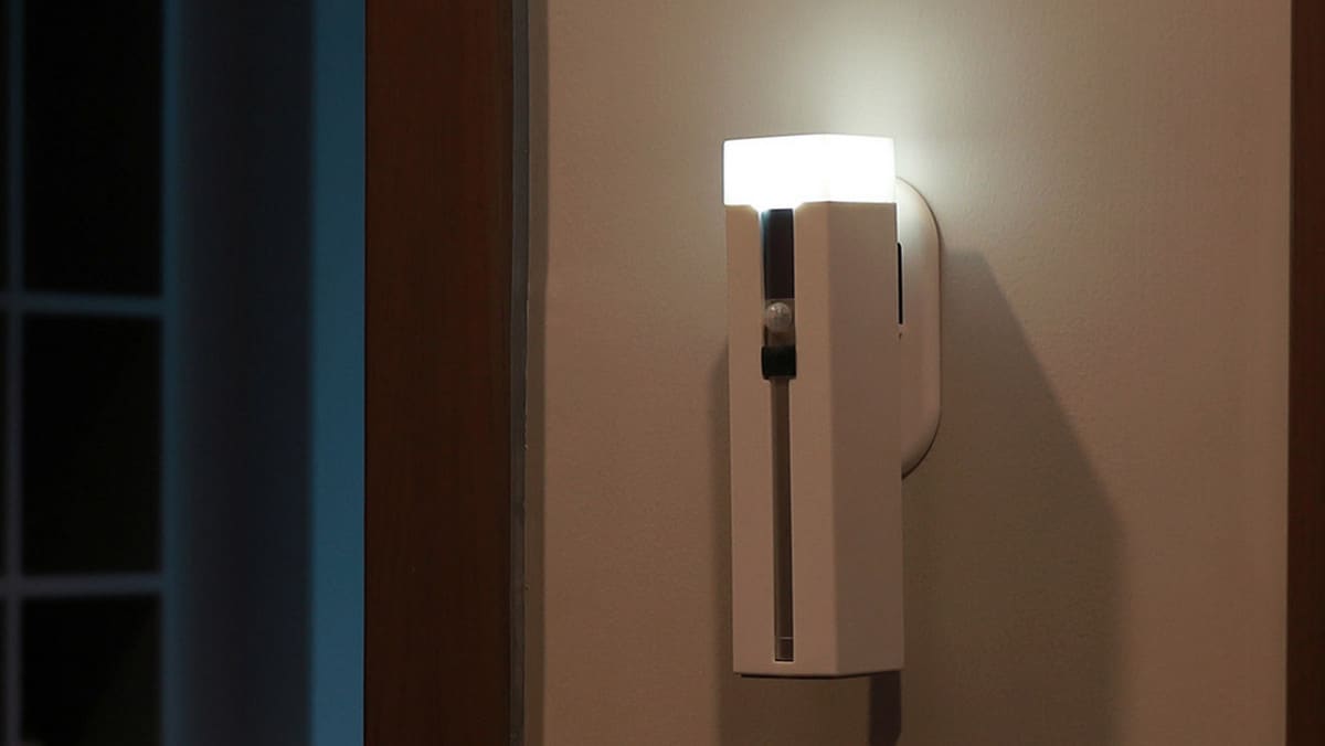 Xiaomi Unveils 3-in-1 Flashlight, Lamp, Power Bank With 2,600mAh Battery