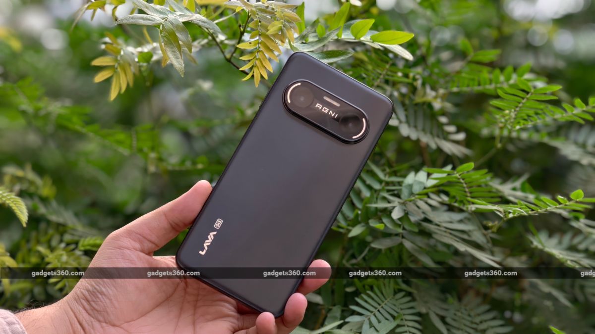 Top Smartphones Under Rs 25,000: Oppo, Realme से लेकर Lava तक, ये हैं लेटेस्ट मिड-रेंज स्मार्टफोन