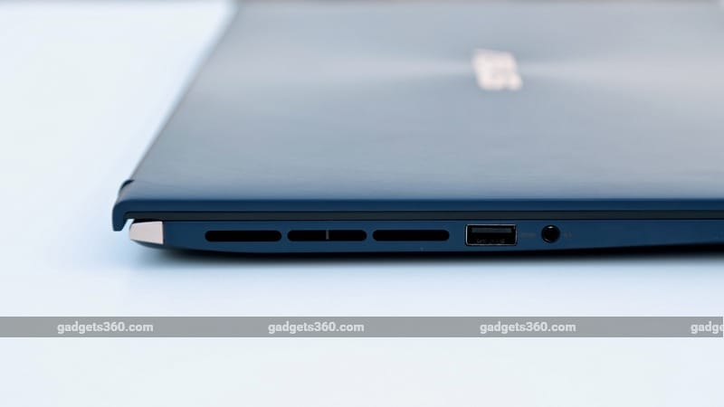 left Edge large Asus ZenBook 15 UX533F