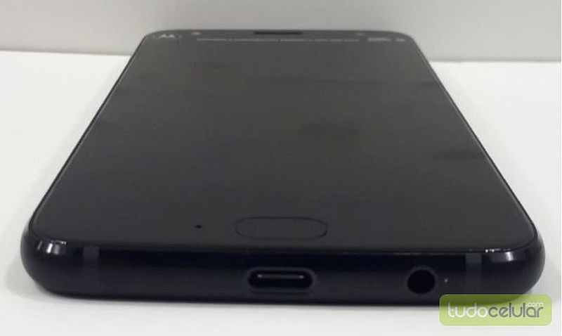 Moto X4 Leaked in New Images Showing Thick Side Profile, August 24 Launch Likely