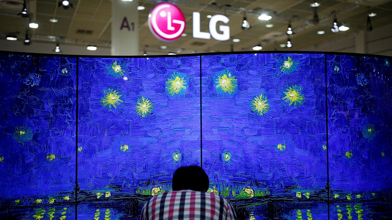 LG Sees Fourth-Quarter Profit Plunge as Rivals Crowd TV Business