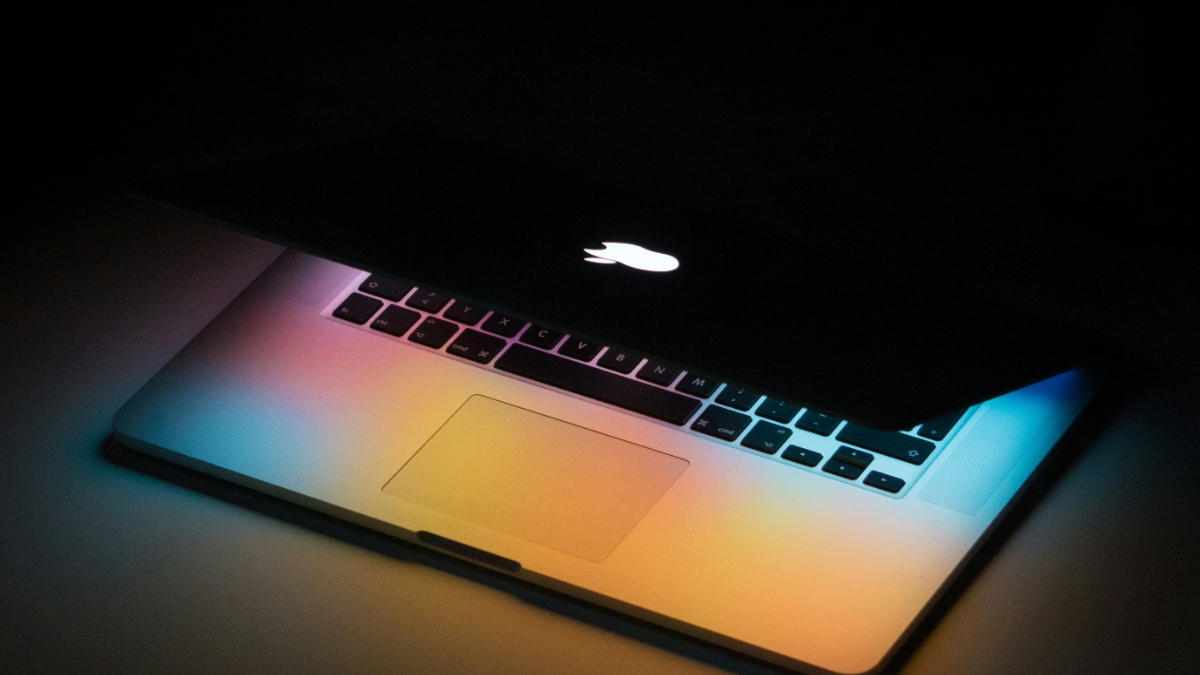 10 বছর পর ম্যাকবুকে ফিরল আলোকিত Apple লোগো, প্রত্যাবর্তনের নেপথ্যে যে বিশেষ প্রযুক্তি