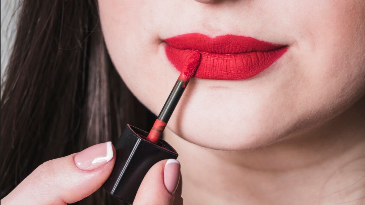 Stay Flawless: Best Transfer-Proof Lipsticks for 12-Hour Daily Wear