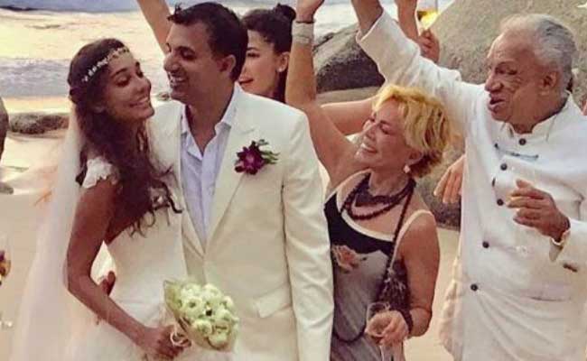 लीसा हेडन ने डीनो लालवानी से रचाई शादी, यहां देखें बीच-साइड वेडिंग की तस्वीरें