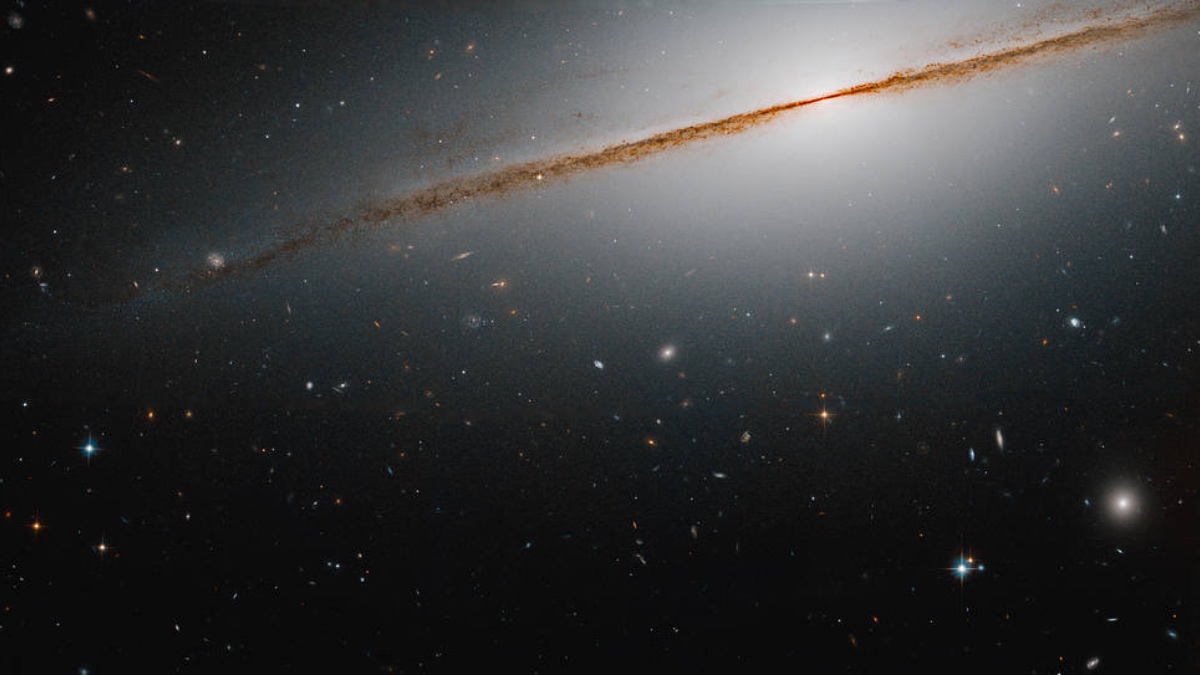 NASA's Hubble Space Telescope Shares Edge-on View of Little Sombrero Galaxy Located 40 Million Light-Years Away