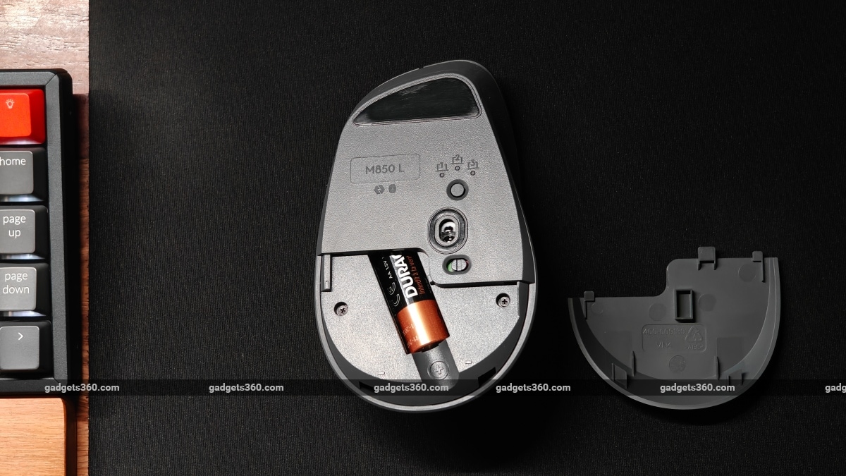 logitech signature comfort plus bottom battery gadgets 360 LogitechSignatureComfortPlus  Logitech
