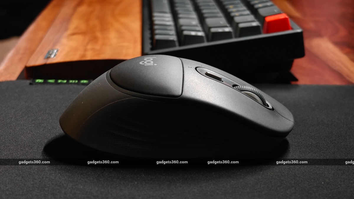 logitech signature comfort plus palm cushion gadgets 360 LogitechSignatureComfortPlus  Logitech