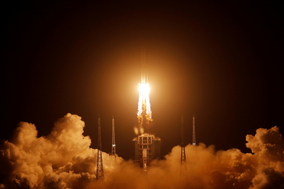 China Launches Chang&rsquo;e-5 Moon Probe to Bring Back Lunar Rocks