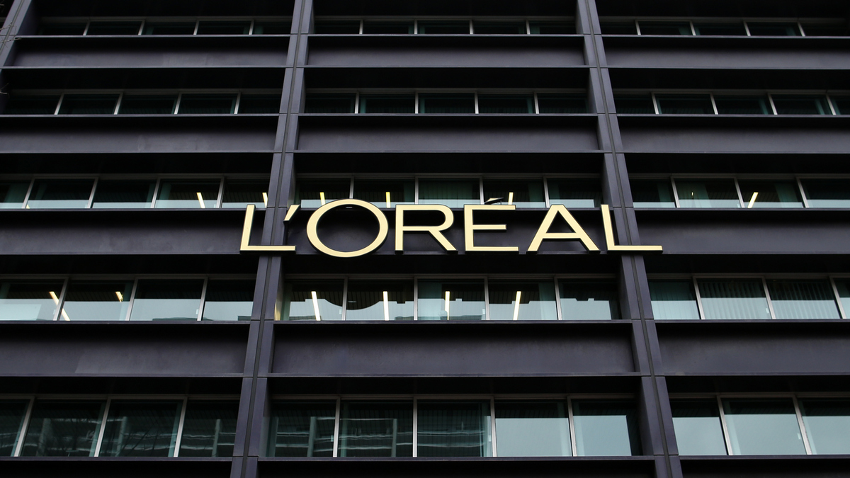 L'Oreal Firm to Provide Virtual Make-Up Tech for Amazon