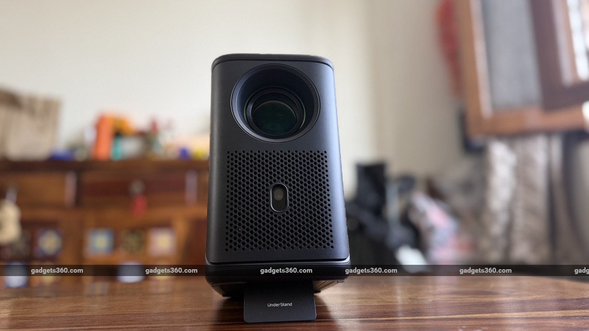 Lumio Arc 7 Projector Review:  The Future of Casual Binge-Watching
