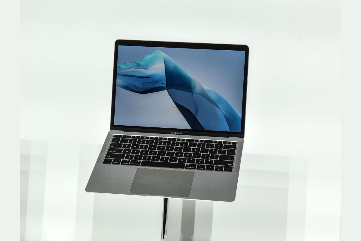 Apple Said to Plan Thinner MacBook Air With MagSafe Charger in Mac Lineup Reboot
