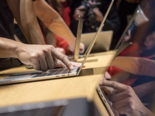 Apple Releases Fix for macOS High Sierra Root Access Bug, Says Will Audit Development Process